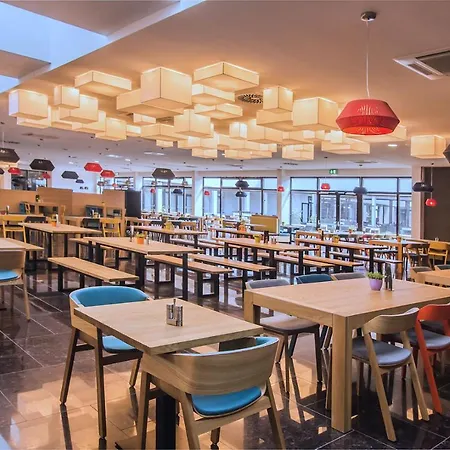 Semesteranläggning (resort) X-bionic 4*